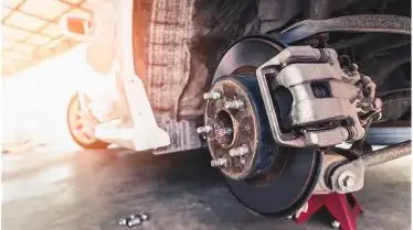Brake Pads vs. Brake Shoes: The UAE Driver's Guide to Braking Systems