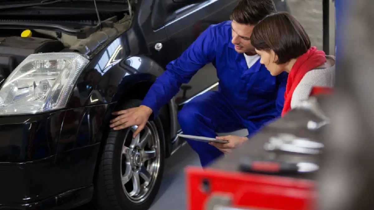 Common Questions Car Lovers Ask Mechanic During Car Service and Repair Visit