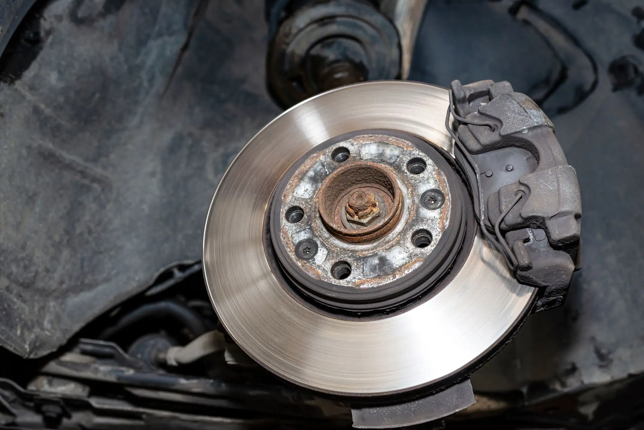 How Abu Dhabi’s Heat Affects Your Brakes: Maintenance Tips from DWB Tyres?
